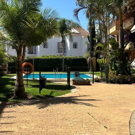 아파트 Atico Duplex En Playa Chapas 마르베야